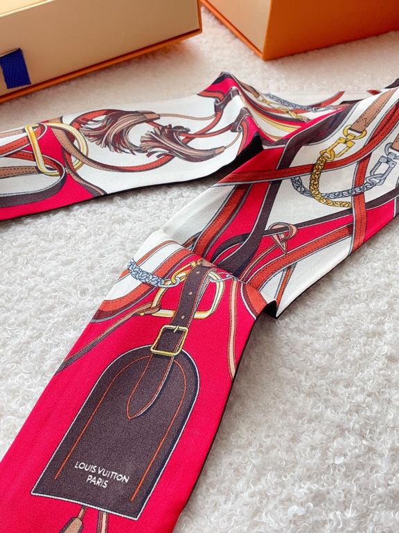 The much-anticipated LV [Confidential Monogram Giant] Silk Scarf Bundle   This series has always been the donkey's home mainstay, and every year will come out with a small modification, and this year this is really beaut