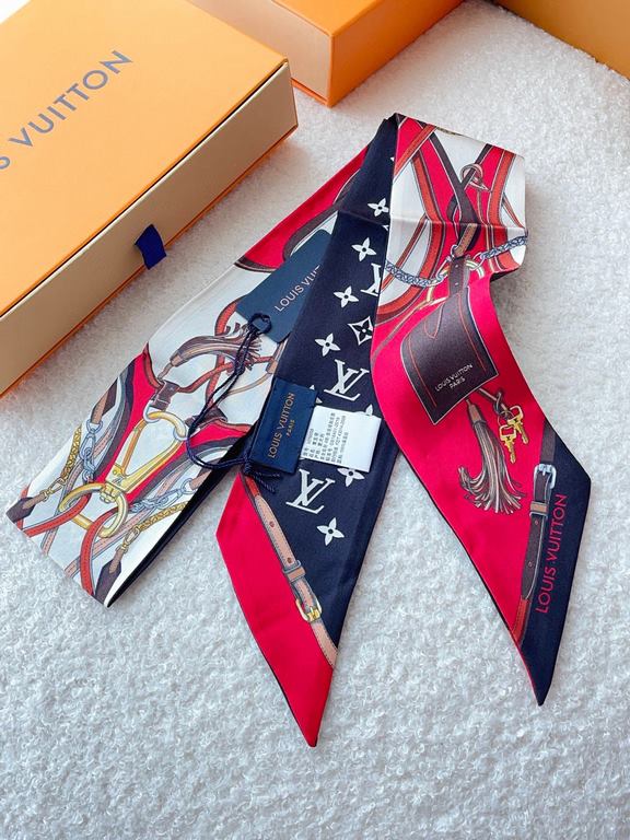 The much-anticipated LV [Confidential Monogram Giant] Silk Scarf Bundle   This series has always been the donkey's home mainstay, and every year will come out with a small modification, and this year this is really beaut