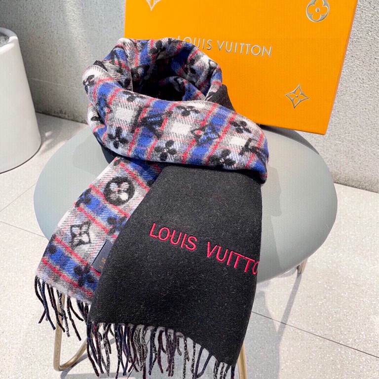 Price LV2023 new fall and winter the most beautiful men and women cashmere scarf Front is the star logo gradient blue The reverse side is a surprise plaid pattern very unique and moisturizing a scarf cashmere texture sof