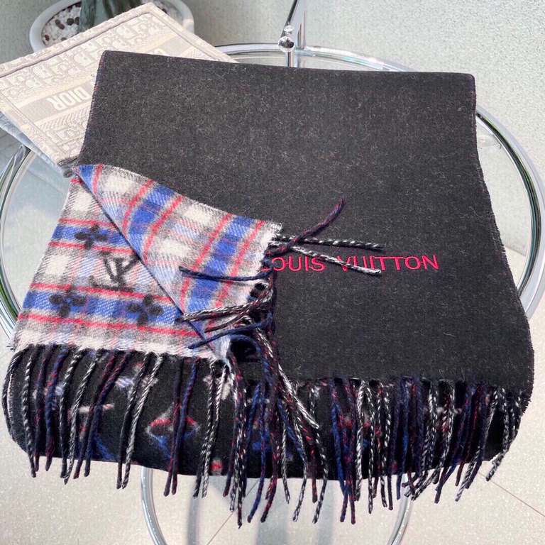 Price LV2023 new fall and winter the most beautiful men and women cashmere scarf Front is the star logo gradient blue The reverse side is a surprise plaid pattern very unique and moisturizing a scarf cashmere texture sof