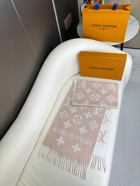 Price Complimentary picture counter with the same packaging!  LV newest models do not collision   chic super aura! The highest version of the whole network welcome to compare  !!!] The old flower shawl has a new feeling,