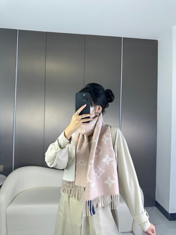 Price Complimentary picture counter with the same packaging!  LV newest models do not collision   chic super aura! The highest version of the whole network welcome to compare  !!!] The old flower shawl has a new feeling,