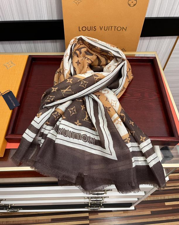 New LV 2023 latest models   top design is too beautiful, truly awesome   [double-sided ring velvet long scarf]    physical genuinely beautiful   shawl with prints      regardless of the design of the airbrush are very in