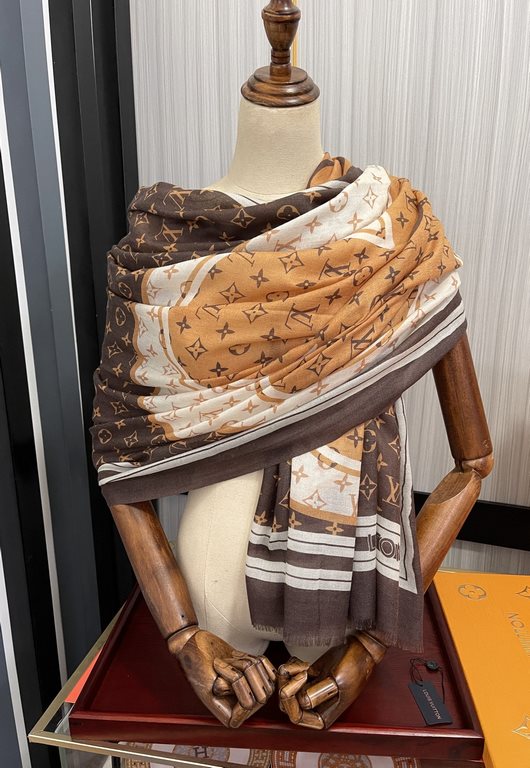 New LV 2023 latest models   top design is too beautiful, truly awesome   [double-sided ring velvet long scarf]    physical genuinely beautiful   shawl with prints      regardless of the design of the airbrush are very in