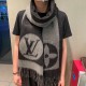 LV has a commemorative significance of a scarf, practical and trendy, the deformation of the design of the art sense full of points, the process eliminates the product font is not clear, the original version of the origi