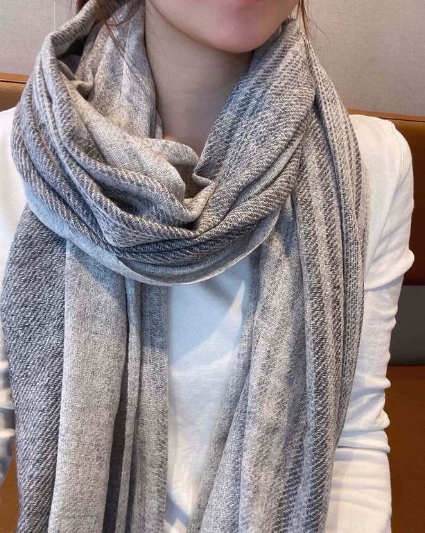 LV striped new, low-key luxury sense   Extremely soft elite master level chic sense of scarf   This donkey family cashmere scarf, the more you look at it, the more you love it, the more you look at it, the more chic it i