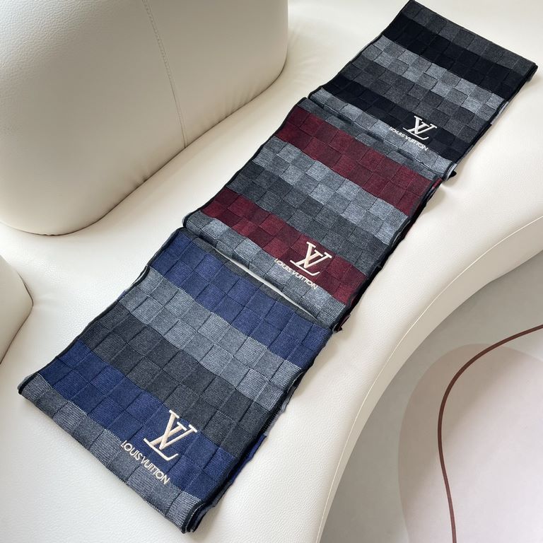 Price Explosion on the new couple models     LV exclusive cattle goods   Luxury in the size between the high-end quality   has a super high quality of cashmere to be favored by this brand   This boutique is the market an