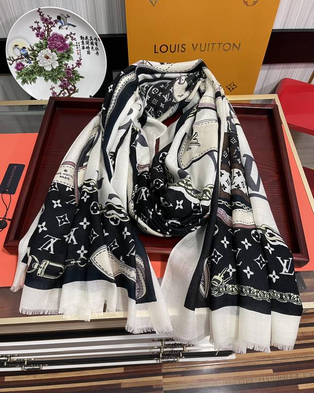 New 2023, LV [300 pcs cashmere long scarf] physical genuinely beautiful   shawl with print   regardless of the design of the airbrush are very in place   details are visible   the entire scarf gives people a big brand au