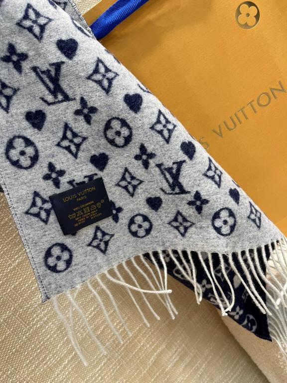 [  can be trusted with a high level of chic!!! Quality is super awesome, this price is truly super value to home! LV another fall and winter models scarf, old flower is LV's most fashionable design! The special thing abo