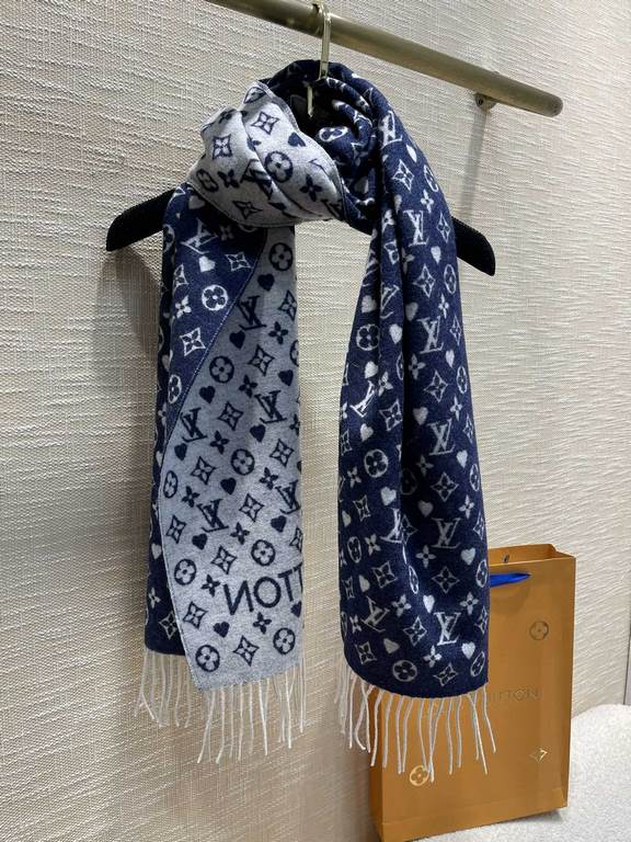 [  can be trusted with a high level of chic!!! Quality is super awesome, this price is truly super value to home! LV another fall and winter models scarf, old flower is LV's most fashionable design! The special thing abo