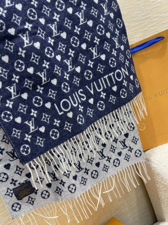 [  can be trusted with a high level of chic!!! Quality is super awesome, this price is truly super value to home! LV another fall and winter models scarf, old flower is LV's most fashionable design! The special thing abo