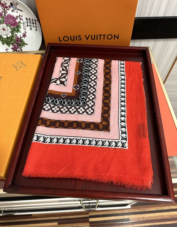 Price on the new LV home 2023 latest models   top design is too beautiful, truly awesome   [double-sided 300 support ring velvet long scarf]    physical genuinely beautiful   shawl with prints      regardless of the desi