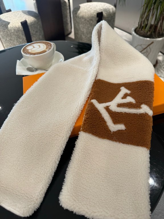 New Shipping】  LV Shearling Teddy Scarf Autumn and winter coat good friend! The latest models,, put out a small amount of basically empty seconds, this time to grab grab, super versatile,, 110  17cm. lambswool short fur 