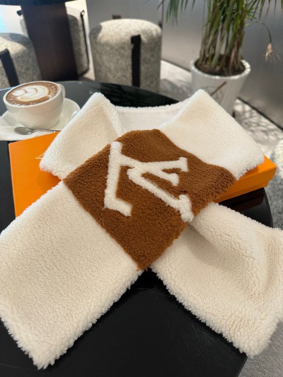 New Shipping】  LV Shearling Teddy Scarf Autumn and winter coat good friend! The latest models,, put out a small amount of basically empty seconds, this time to grab grab, super versatile,, 110  17cm. lambswool short fur 