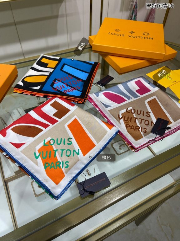 Silk new  counter synchronization   genuinely praise   donkey family [Parisian style 90] silk square scarf, LV 90 square scarf depicts the Parisian landscape outside the window, tells Louis Vuitton's travel mood. Letters