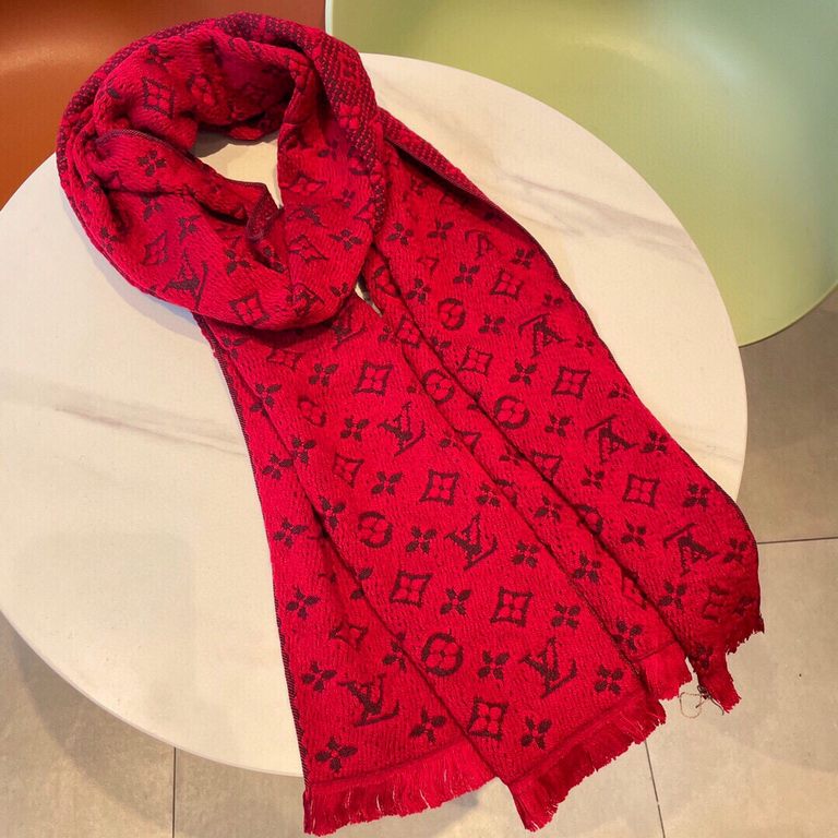 Super fancy very stable    our men's scarves and buy and cherish ~~~ men's models are really rare, only a few models a year, are export orders so it is more difficult to meet. Men's things pay attention to less but fine,