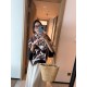 Crystal velvet, LV counter new, foreign counter special. Scarf shawl, luxury atmosphere small qualification tone   exquisite all the beautiful language used in it is not too much, the fashion mirror badge skillfully comb