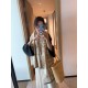 Crystal velvet, LV counter new, foreign counter special. Scarf shawl, luxury atmosphere small qualification tone   exquisite all the beautiful language used in it is not too much, the fashion mirror badge skillfully comb