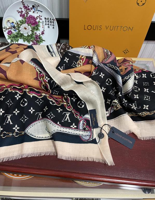 New 2023, LV [300 pcs cashmere long scarf] physical genuinely beautiful   shawl with print   regardless of the design of the airbrush are very in place   details are visible   the entire scarf gives people a big brand au