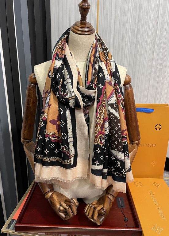 New 2023, LV [300 pcs cashmere long scarf] physical genuinely beautiful   shawl with print   regardless of the design of the airbrush are very in place   details are visible   the entire scarf gives people a big brand au