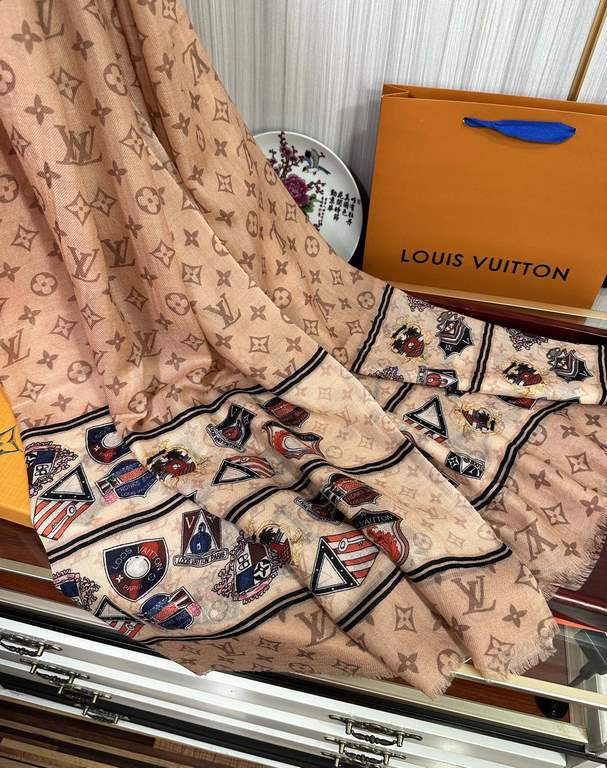 New Lv2024 The latest models   top design is so beautiful, truly awesome   [ring velvet long scarf]    physical genuinely beautiful   shawl with print      regardless of the design of the airbrush are very well in place 