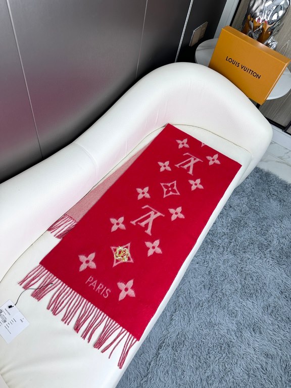 Lv. [Year of the Dragon] This Rodeo Reykjavik scarf is a playful fusion of the animals of the Chinese zodiac celebrating Chinese New Year and the brand's signature elements. Made from soft pure cashmere, it features an o