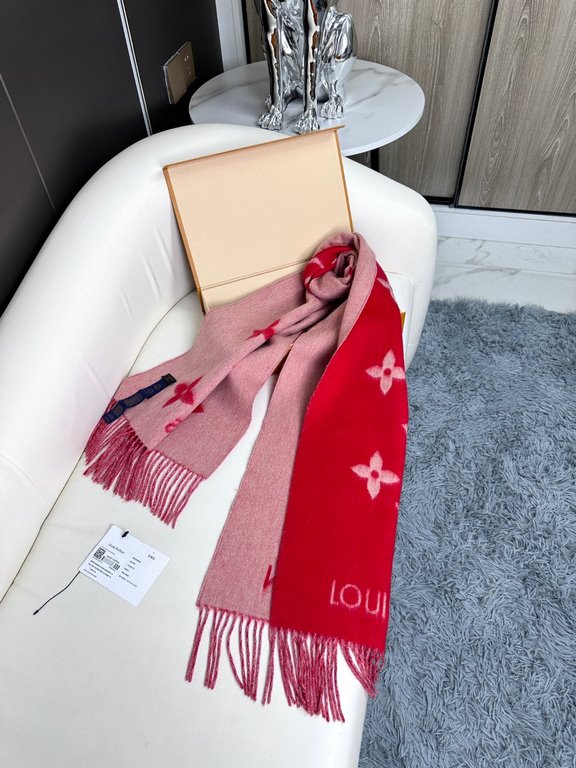 Lv. [Year of the Dragon] This Rodeo Reykjavik scarf is a playful fusion of the animals of the Chinese zodiac celebrating Chinese New Year and the brand's signature elements. Made from soft pure cashmere, it features an o