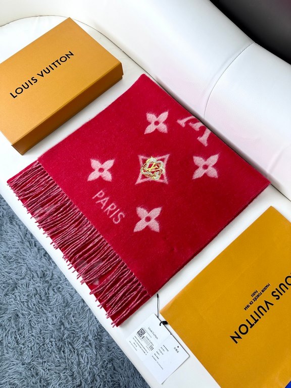 Lv. [Year of the Dragon] This Rodeo Reykjavik scarf is a playful fusion of the animals of the Chinese zodiac celebrating Chinese New Year and the brand's signature elements. Made from soft pure cashmere, it features an o