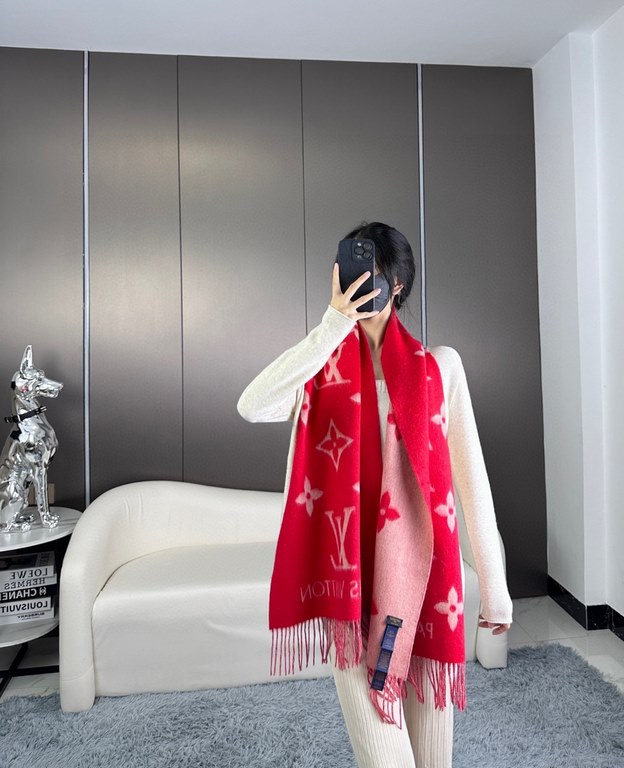 Lv. [Year of the Dragon] This Rodeo Reykjavik scarf is a playful fusion of the animals of the Chinese zodiac celebrating Chinese New Year and the brand's signature elements. Made from soft pure cashmere, it features an o