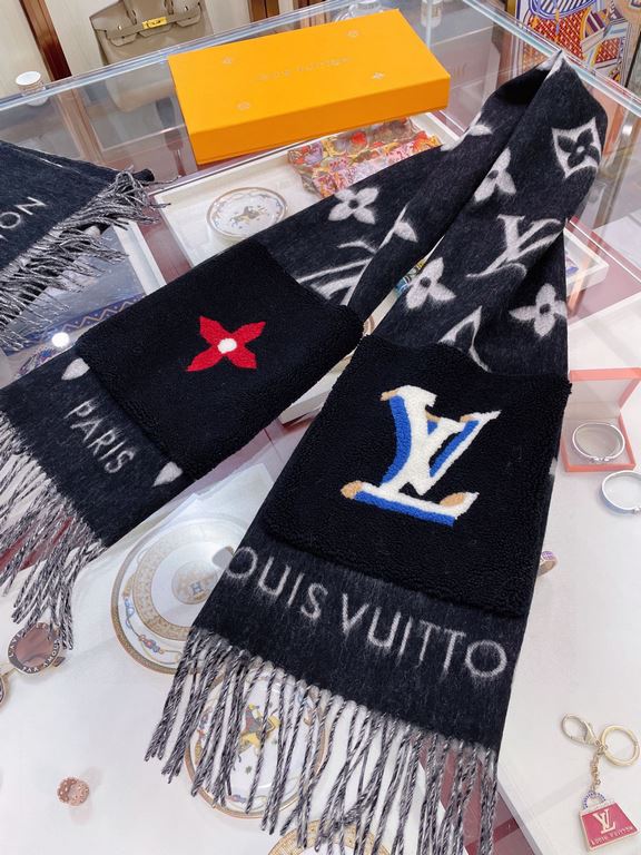 !!!LV new 10,000 heavyweight shawl!!!! The classic black and white cashmere shawl has a new feel and is really beautiful and textured! It has a very nice and cute name Teddy! The Teddy Reykjavik Scarf is a cashmere pashm