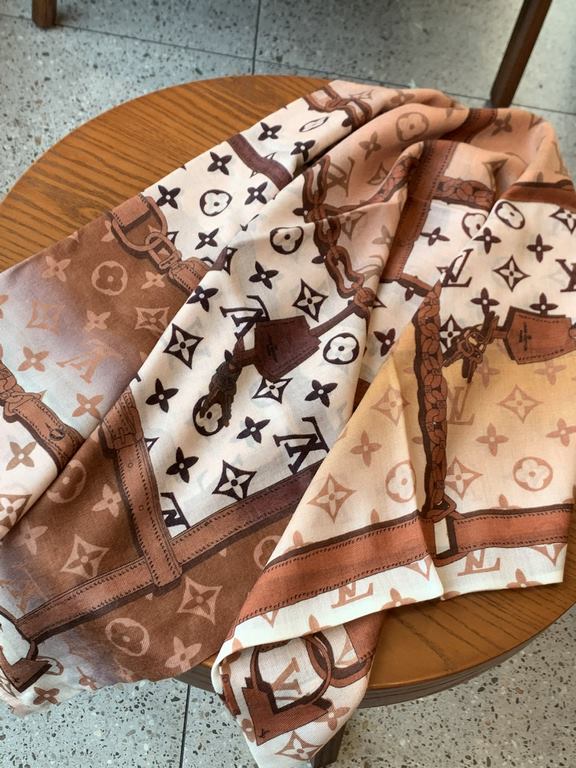 Lv's new chain   print with the classic Monogram pattern and many of Louis Vuitton's signature design elements give this new scarf an enduring fashionable appeal. This scarf will add a touch of sophistication to classic 