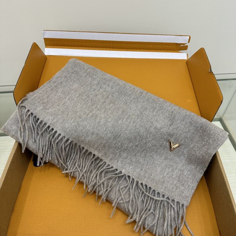 Exported to Spain  epic cutting-edge cashmere shawl The highest specification salute. Rage recommended  SVIP heavyweight must-have [Let her accompany you to walk warmly in the rivers and lakes  ]  Louis Vuitton extreme o