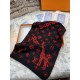 (LV) original single quality Imperial Hall of Fame superb donkey! Autumn and winter counter in the sale of top cashmere knitted scarf. With exquisite simple pattern combination into a classic pattern beautiful to the ext