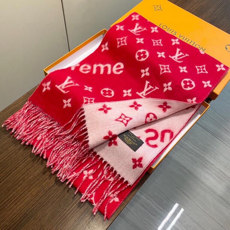 Price   The best Su price  erme   super soft and sticky [LV Su price  reme LV co-branded scarf]. Red through half the sky   Darren standard must have ~   the best quality   soft and delicate   90% wool, 10% cashmere fabr