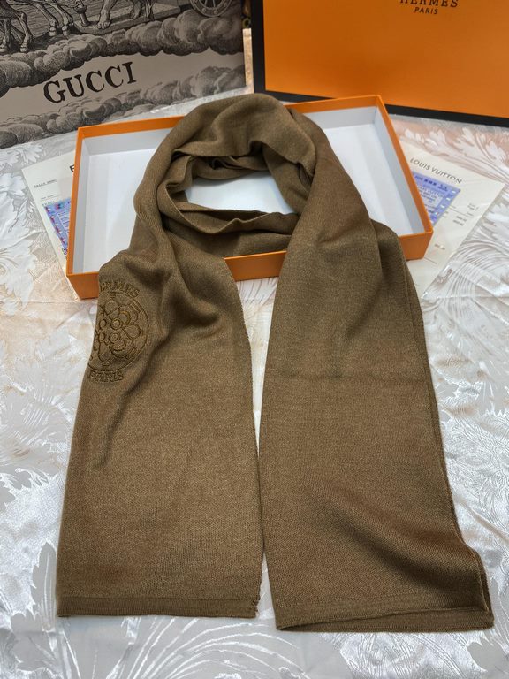 (Hermes) super in favor of very stable    our men's scarves and buy and cherish ~~ men's models are really very few, only a few models a year, are export orders so it is more difficult to meet. Men's things pay attention