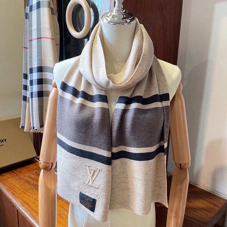 Explosive models on   L home exclusive cattle goods [LV knitting]   High-end quality knitted splicing scarf   This boutique is on the market and its rare, vegetal elements of knitted wool is really super high-end goods  