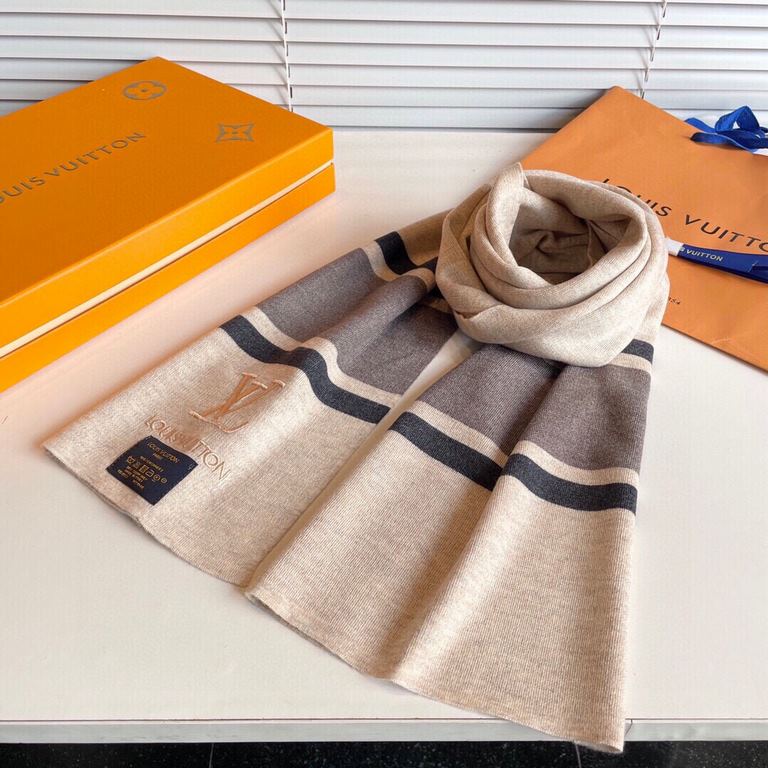 Explosive models on   L home exclusive cattle goods [LV knitting]   High-end quality knitted splicing scarf   This boutique is on the market and its rare, vegetal elements of knitted wool is really super high-end goods  