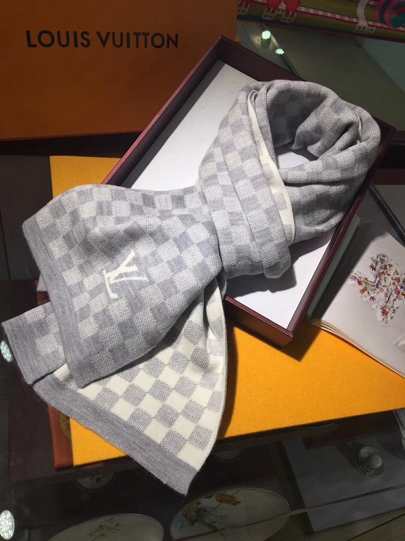 rare high-end men's models, family benefits   LV very positive men's scarf ~ fabric love, very soft and delicate comfortable   atmospheric simplicity, super good-looking men's God color scheme, any boy will like the para