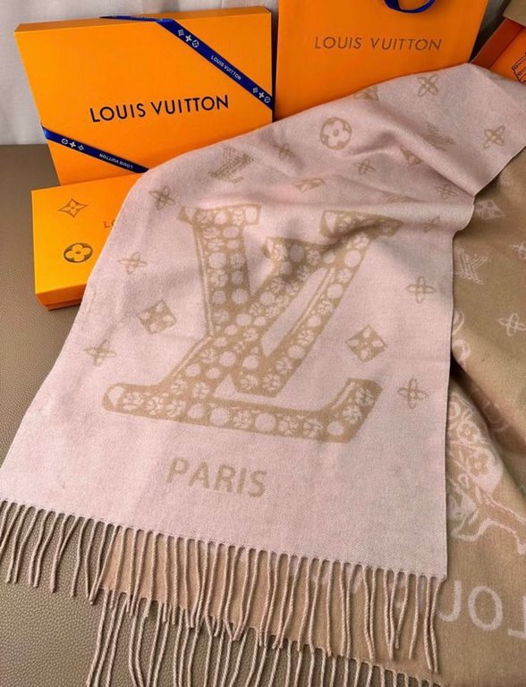 PriceOn the Dragon limited models oatmeal pink LV scarf! LV letters and brilliant as jewelry Monogram pattern and then fill in the brand's charm to the soft style to tell the romantic words! Size 45cm  195cm, Material 10