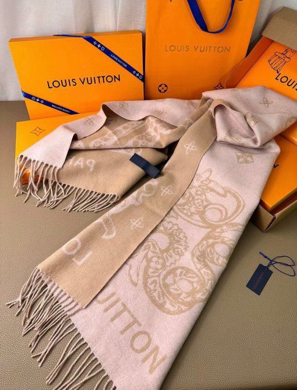 PriceOn the Dragon limited models oatmeal pink LV scarf! LV letters and brilliant as jewelry Monogram pattern and then fill in the brand's charm to the soft style to tell the romantic words! Size 45cm  195cm, Material 10