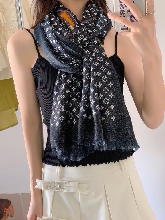 Will glow bright scarf 2023 spring new limited series popping to la LV original single authentic. Early fall staple models. Wear Le Tout Paris long scarf LV bags and the bottom of the logo rich details, more feminine cha