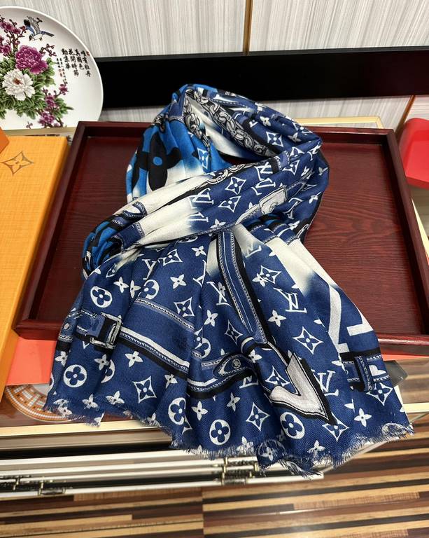 LV 2023 latest models   top design is too beautiful, genuinely awesome   [cashmere long scarf]    physical genuinely beautiful   shawl with prints      regardless of the design of the airbrush are very in place   details