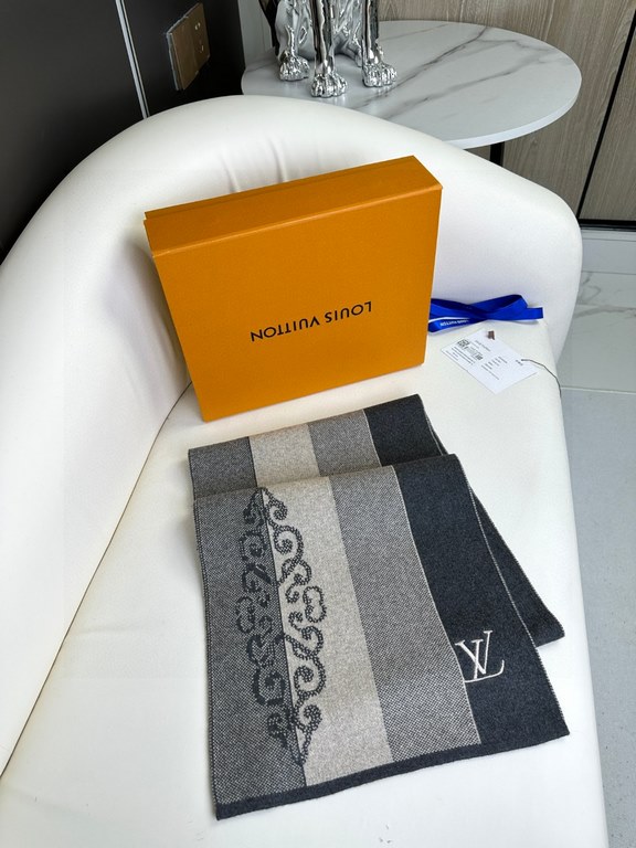 2023 Lv explosive new high-end men's scarf   [classic plaid jacquard] exclusive cattle   with ultra-high cashmere quality will be favored by this brand   This boutique is the market and its rare scarf knitting, low-key l