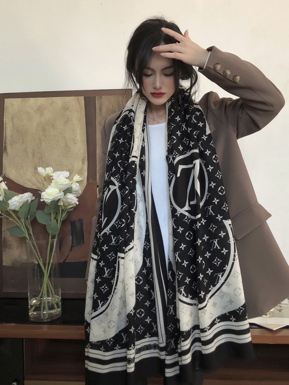 Fashionable and versatile! LV new old flower long scarf] A great item to enhance your temperament and taste! Four seasons must have! Really unbeatable and practical! Lv rare cashmere long scarf, ! Fabric feel really good