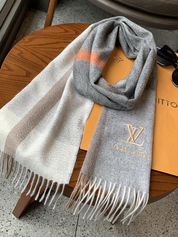 Rare high-end men's models, family benefits  LV very positive men's scarf ~ fabric love, very soft and delicate comfortable  atmospheric simplicity, super good-looking men's God with the color, any boy will like the para