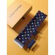 PLV2028 lv [GAME ON] Hair ties! Full-width Monogram! In this hair tie, the Monogram breaks out of its confines and takes on a new look. This iconic Louis Vuitton pattern is spread across the entire band, allowing the col