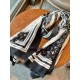 Fashionable and versatile! LV new old flower long scarf] A great item to enhance your temperament and taste! Four seasons must have! Really unbeatable and practical! Lv rare cashmere long scarf, ! Fabric feel really good