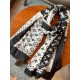 LV new old flower long scarf】Great item to enhance temperament and taste! Four seasons must have! Really unbeatable practical! Lv rare cashmere long scarf, ! Fabric feel really good, a simple try, you know it is what you