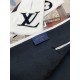 LV Shearling Teddy Scarf Fall and winter coat good friend! This scarf is not exactly new, it came out a year ago, the amount released was not large basically empty in seconds, and now it's finally back on order. This yea