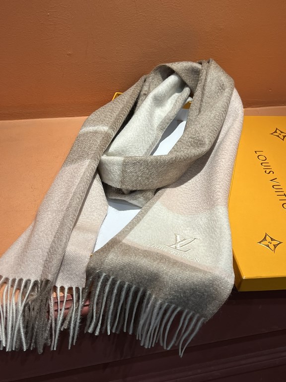 Price   heavy recommended  LV new - couple models cashmere scarf   perfect selection of superior cashmere fibers, time-consuming and exhausting, and then soaked in clear spring water polyester, so that cashmere fibers pr